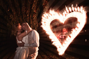 Hochzeitspaar mit Flammenden Herz