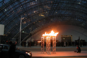 Feuerschalen vor der Messe Leipzig